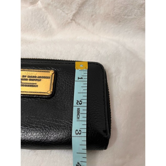 MARC BY MARC JACOBS Workwear Wallet - Soft Black Leather Gold Hardware Zip - Picture 6 of 16